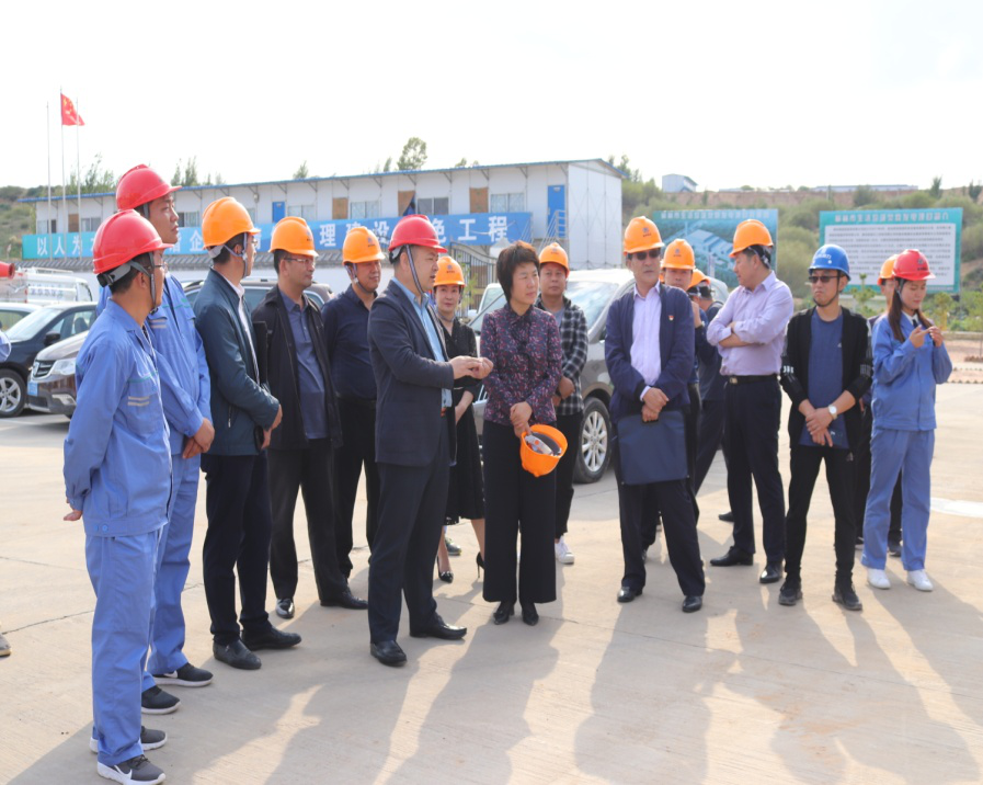 15688518403859533nCl.png 2.榆林市政協副主席、工商聯主席、高新區管委會賈正蘭檢查榆林市生活垃圾焚燒發電項目.png