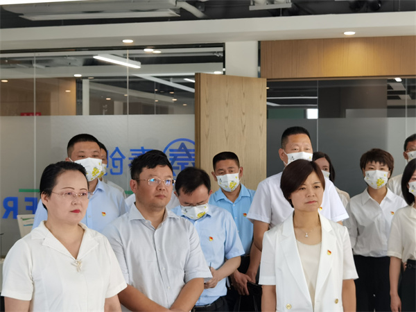 1656583774886140O1U0.jpg 圖2:漢陰縣委書記劉飛霞一行到秦創原陜西環保集團創新中心調研.jpg