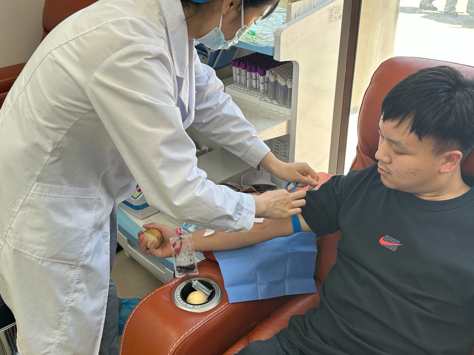 監測公司組織開展“青春獻熱血 點滴聚愛心”無償獻血活動.jpg