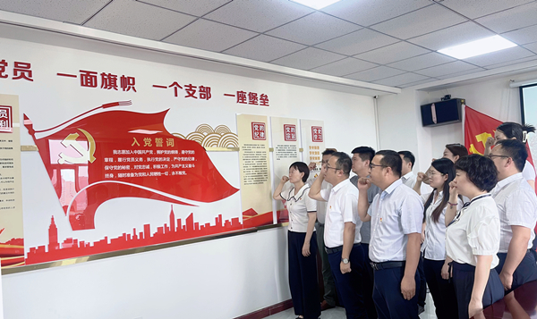 1688109064820932Bgqn.jpg 榆林分公司開展黨員集體過政治生日主題黨日活動_副本_副本.jpg