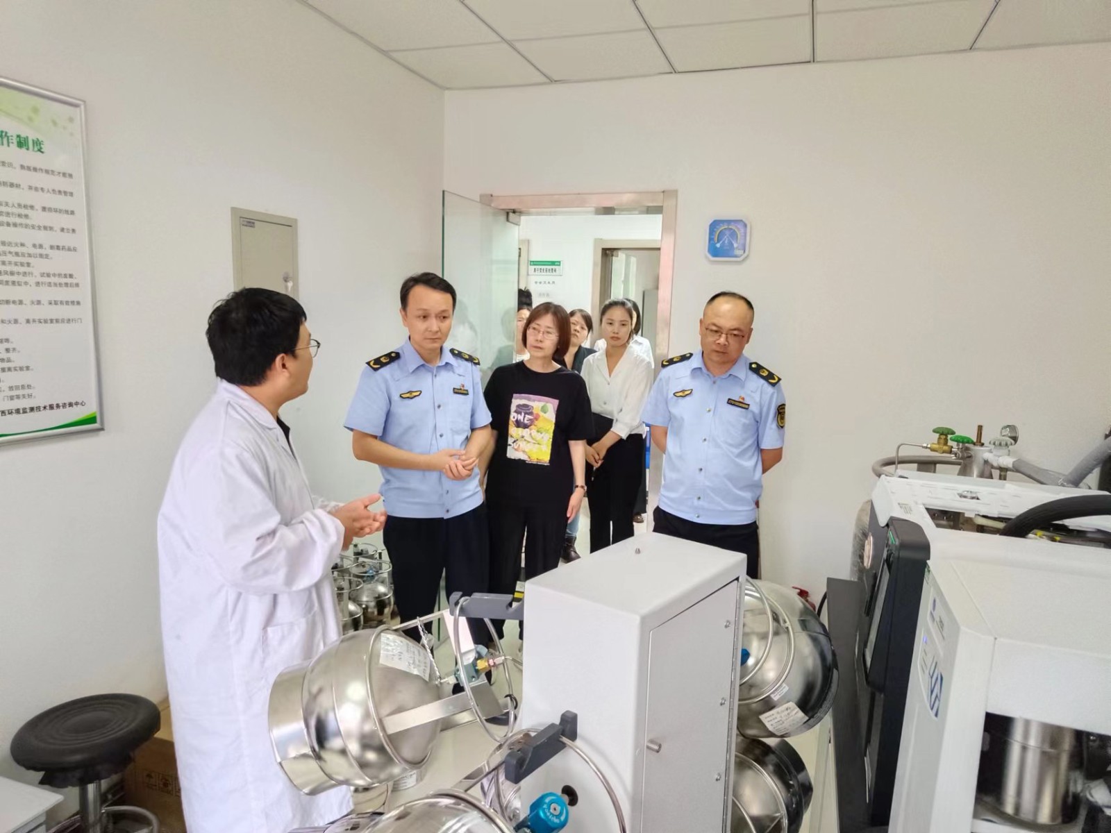 1695258901405630B9RP.jpg 監測公司聯合西安市市場監督管理局曲江新區分局開展實驗室開放日活動2.jpg